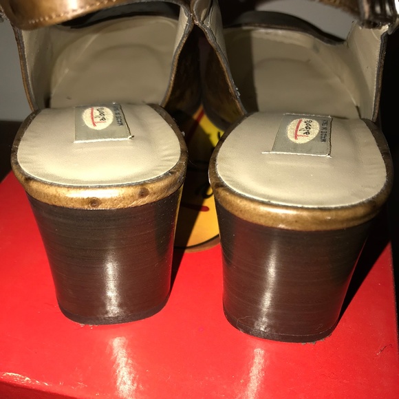 Brown leather sling back pumps from Talbots - Picture 2 of 5